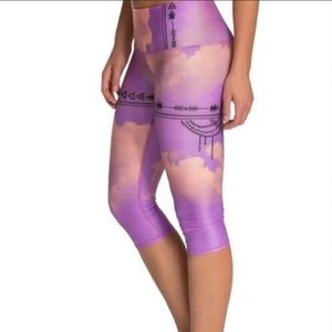 Teeki Purple Haze Tribal Cloud Capri Hot Pants Yoga Leggins Sz M
